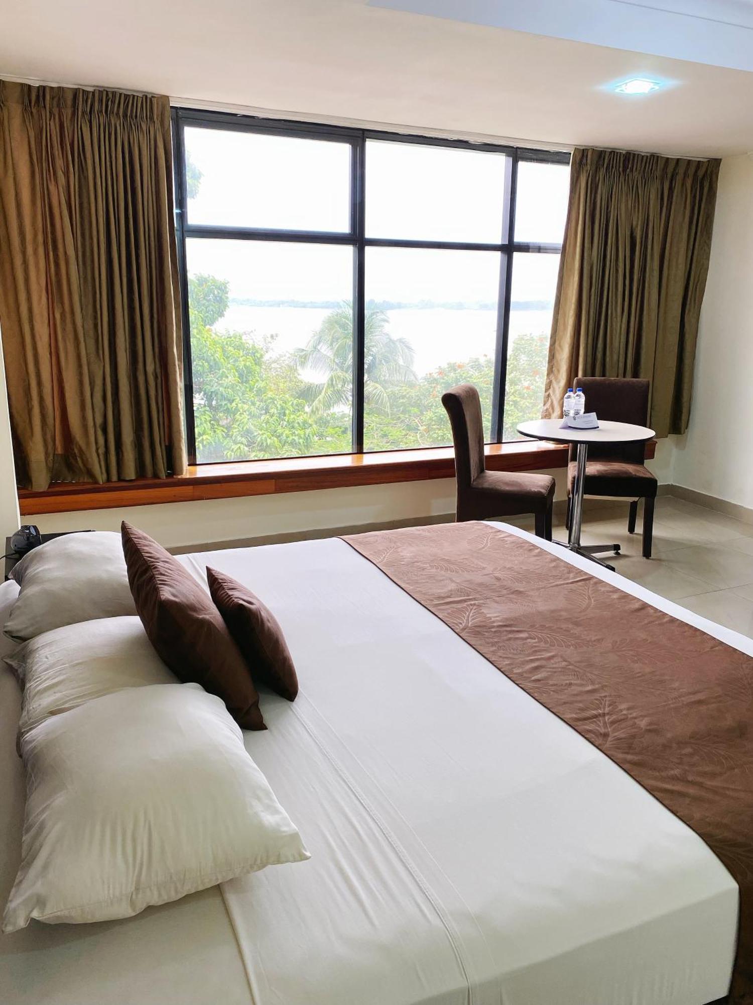 Hotel Ramada Guayaquil Exteriör bild
