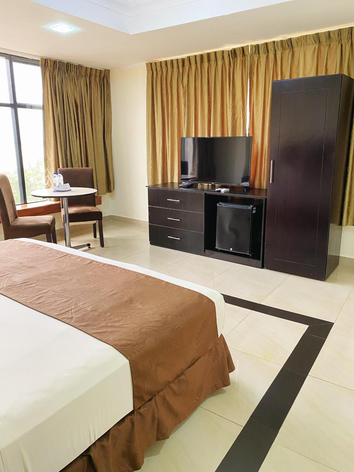 Hotel Ramada Guayaquil Exteriör bild